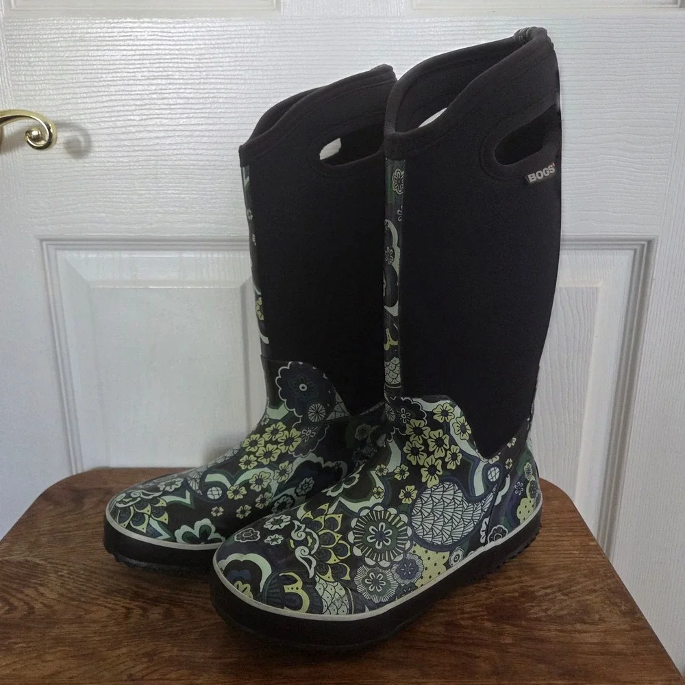 Bogs Classic High Paisley Women 7 Waterproof Rain Snow Boots Floral Black 52238